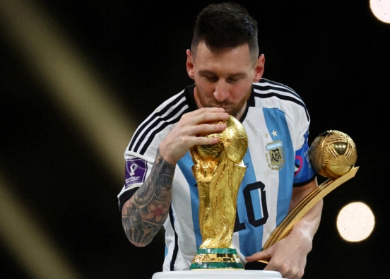 Huyền thoại bóng đá đương đại cầu thủ Messi